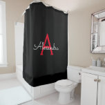 Red Black Girl Script Monogram Name Modern Duschvorhang<br><div class="desc">Schwarz und Rot Monogram Name Badezimmer Duschvorhang. Das macht den perfekten 16 Geburtstag,  Hochzeit,  Brautparty,  Jubiläum,  Babydusche oder Junggeselinnen-Abschied Geschenk für jemanden,  der Lieben glamourösen Luxus und schicke Stile.</div>