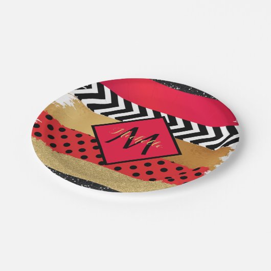 Red Black Gold Glitzer Pinselstriche Mit Monogramm Pappteller (Schrägansicht)