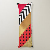 Red Black Gold Glitzer Pinselstriche Mit Monogramm Seitenschläferkissen (Rückseite (Vertikal))