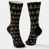 Red Black Green Christmas Tree Muster Kwanzaa Socken (Gewinkelt)