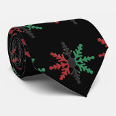 Red Black Green Snowflakes Pattern Kwanzaa Krawatte (Gerollt)