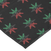 Red Black Green Snowflakes Pattern Kwanzaa Tablecl Tischdecke (Schrägansicht)