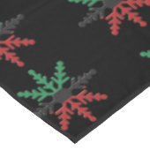 Red Black Green Snowflakes Pattern Kwanzaa Tischdecke (Schrägansicht)