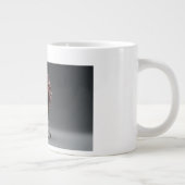 Red & Black Mandelbrot Sphere On Silver Pedestal Jumbo-Tasse (Rechts)