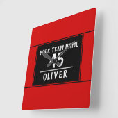 Red Black mit Team Name Number Quadratische Wanduhr (Winkel)