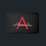 Red Black Script Giron Monogram Name Badematte<br><div class="desc">Schwarz und Rot einfache Script Monogram Name Bath Mats. Das macht den perfekten Abschluss,  Geburtstag,  Hochzeit,  Brautdusche,  Jubiläumsdusche,  Babydusche oder Bachelorette-Party-Geschenk für jemanden,  der Glamour-Luxus und schicke Stile liebt.</div>