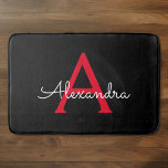 Red Black Script Giron Monogram Name Badematte<br><div class="desc">Schwarz und Rot einfache Script Monogram Name Bath Mats. Das macht den perfekten Abschluss,  Geburtstag,  Hochzeit,  Brautdusche,  Jubiläumsdusche,  Babydusche oder Bachelorette-Party-Geschenk für jemanden,  der Glamour-Luxus und schicke Stile liebt.</div>