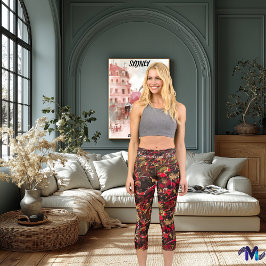 Red Blaze Urban Jungle - Fierce und Bold Design. Capri Leggings