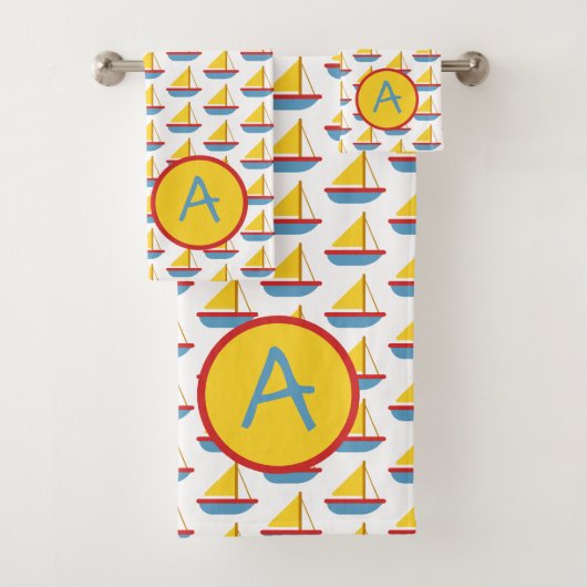 Red Blue and Yellow Toy Sailboat Monogram Badhandtuch Set (Insitu)