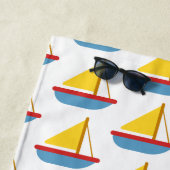 Red Blue and Yellow Toy Sailboat Personalized Strandtuch (Beispiel)