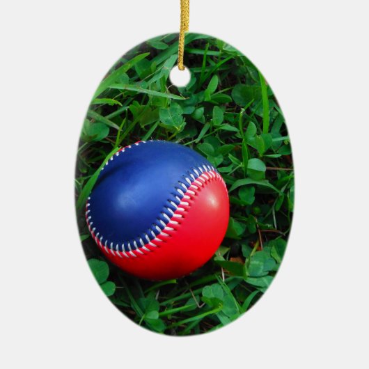 Red & Blue Baseball mit weißem Stitching Keramik Ornament (Vorne)