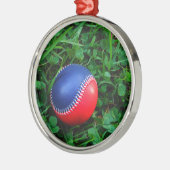 Red & Blue Baseball mit weißem Stitching Silbernes Ornament (Links)
