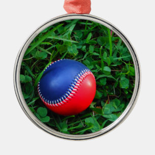 Red & Blue Baseball mit weißem Stitching Silbernes Ornament