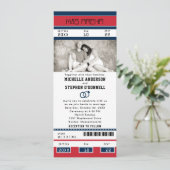 Red Blue Hockey Ticket mit Hochzeitsrennen Einladung (Stehend Vorderseite)
