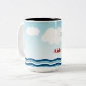 Red & Blue Sailboat auf Water Waves, Personalisier Zweifarbige Tasse (Vorderseite Links)