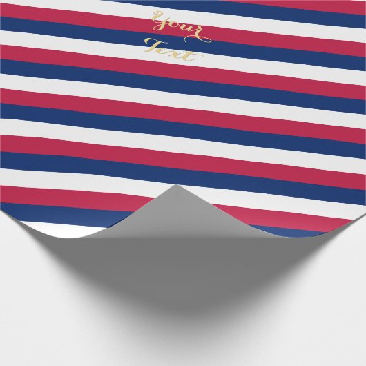 Red Blue White Stripes Muster Gold Text Patriotic Geschenkpapier (Ecke)