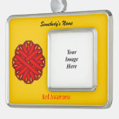 Red Blume Ribbon Tmpl (H-O) von Kenneth Yoncich Rahmen-Ornament Silber (Links)