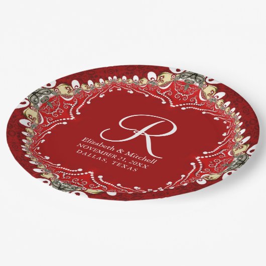 Red Bohemisch Batik Monogram V2 Wedding Pappteller (Schrägansicht)