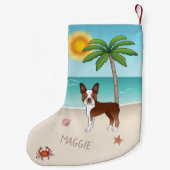 Red Boston Terrier an einem tropischen Sommerstran Kleiner Weihnachtsstrumpf (Rückseite)