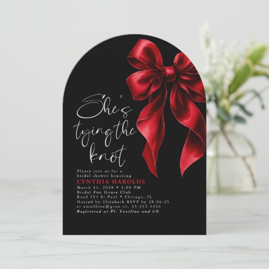 Red Bow Sie bindet das Foto des Knochen-Brautparty Einladung (Stehend Vorderseite)