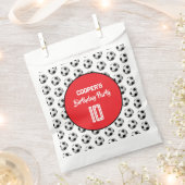 Red Boy Soccer Birthday Party Geschenktütchen (Ausgeschnitten)