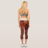 Red Brown Tan Abstrakter Personalisierter Name Capri Leggings (Rückseite)