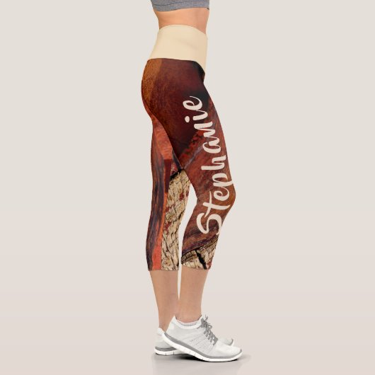 Red Brown Tan Abstrakter Personalisierter Name Capri Leggings (Rechts)