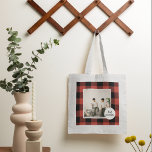 Red Buffalo Kariert Bestes Grandma-Geschenk mit Fo Tragetasche<br><div class="desc">Dieses Geschenk ist nicht nur wunderschön, sondern auch herzlich, denn es ermöglicht es den Grosskindern stolz ein hochgeschätztes Foto ihrer Enkel zu zeigen. Es ist der perfekte Weg, Ihre Liebe und Wertschätzung für Ihre Oma zu jedem Anlass zu zeigen, einschließlich Geburtstage, Weihnachten, Muttertag, oder einfach nur weil. Gib deiner Oma...</div>