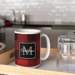 Red Buffalo Kariert | Persönliche Initialzündung | Kaffeetasse<br><div class="desc">Verwöhnen Sie Ihre Lieben mit der Wärme und dem Charme des klassischen Red Buffalo Kariert mit einer persönlichen Touch. Ob Geburtstag,  Jubiläum oder einfach nur um jemandem zu zeigen,  den man interessiert,  dieses anpassbare Geschenk wird sicher einen bleibenden Eindruck machen.</div>