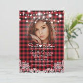 Red Buffalo Karo String Lights Sweet 16 Party Einladung (Stehend Vorderseite)