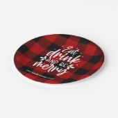 Red Buffalo Plaid “Eat, Drink & Be Merry” Pappteller (Schrägansicht)