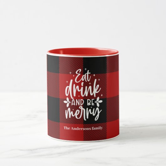 Red Buffalo Plaid “Eat, Drink & Be Merry" Tasse (Zentrum)