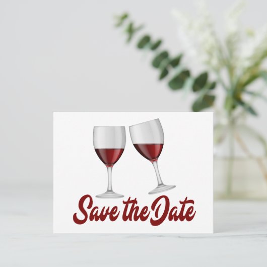 Red Burgundy Save the Date Weingläser Hochzeit Ankündigungspostkarte (Stehend Vorderseite)