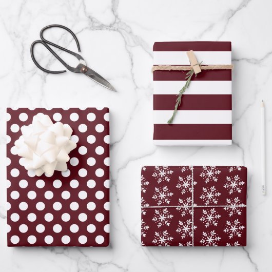 Red Burgundy White Polka Dots Streifen Schneeflock Geschenkpapier Set (Vorderseite)