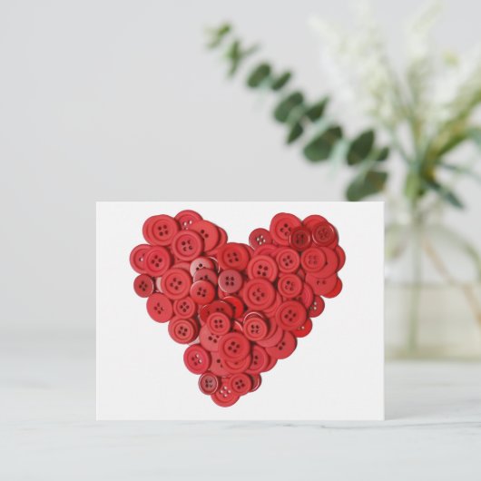 Red Button Heart Postkarte (Stehend Vorderseite)