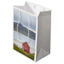 Red Cabin Ramberg Lofoten Mittlere Geschenktüte