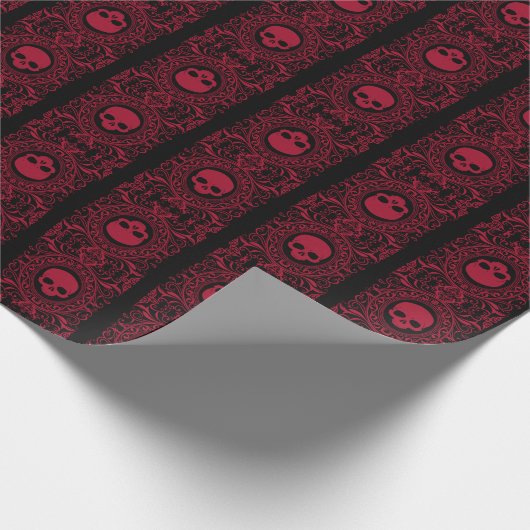 Red Cameo Damask Skulls auf schwarzem Wrapping Pap Geschenkpapier (Ecke)