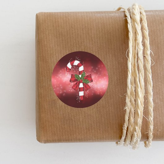 Red Candy Cane auf einem roten Bokeh Hintergrund Runder Aufkleber