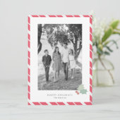 Red Candy Cane Stripes Moderne Foto Holiday Card Einladung (Stehend Vorderseite)
