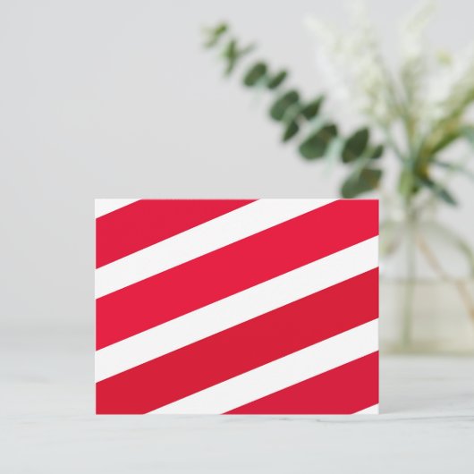 Red Candy Cane Stripes Postkarte (Stehend Vorderseite)
