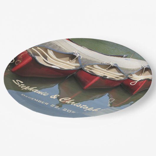 Red Canoes Wedelname and Date Paper Plate Pappteller (Schrägansicht)