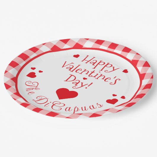 Red Check Red Hearts Whimsical Valentine's Day Pappteller (Schrägansicht)