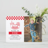 Red Checker Hamburger Photo 5th Birthday Einladung (Stehend Vorderseite)
