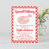 Red Checkered Special Delivery Pizza Baby Shower Einladung (Stehend Vorderseite)