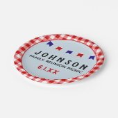 Red Checkered Tableclover Summer Picnic Party Pappteller (Schrägansicht)