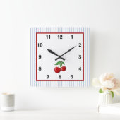 Red Cherry auf Blue Stripes Quadratische Wanduhr (Zuhause)