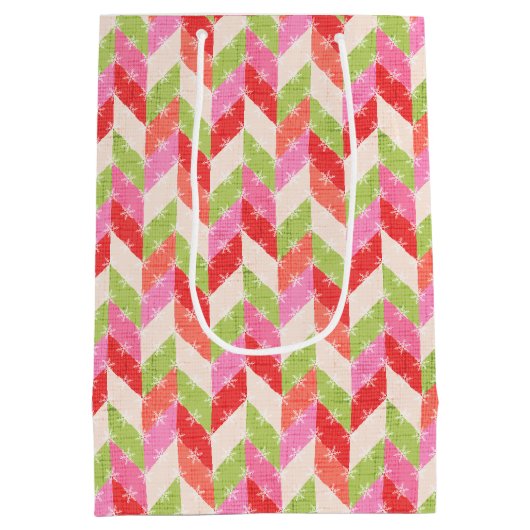 Red chevron twinkle Gift Bag Mittlere Geschenktüte (Rückseite)