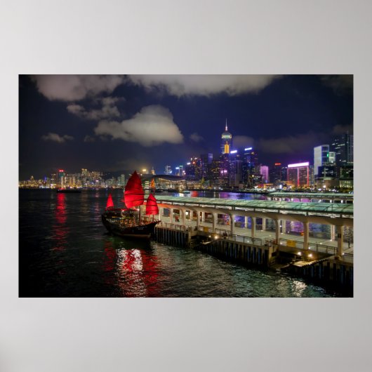 Red Chinese Junk in Hong Kong at Night Poster (Vorne)