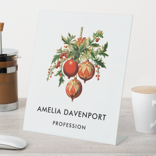 Red Christmas Baubles mit Holly Festivals Sockelschild (In Situ)