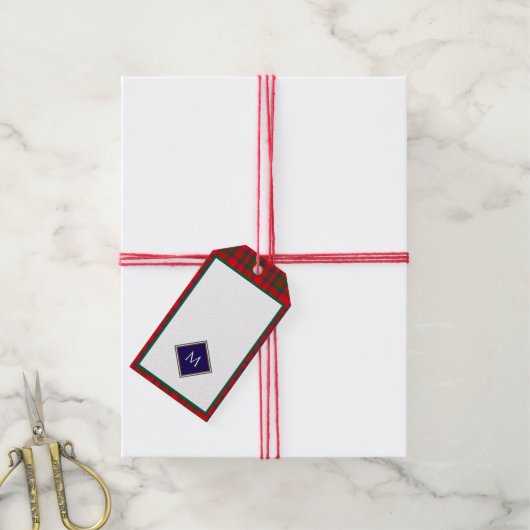 Red Christmas Wool Texture Plaid with Monogram Geschenkanhänger (Mit Garn)